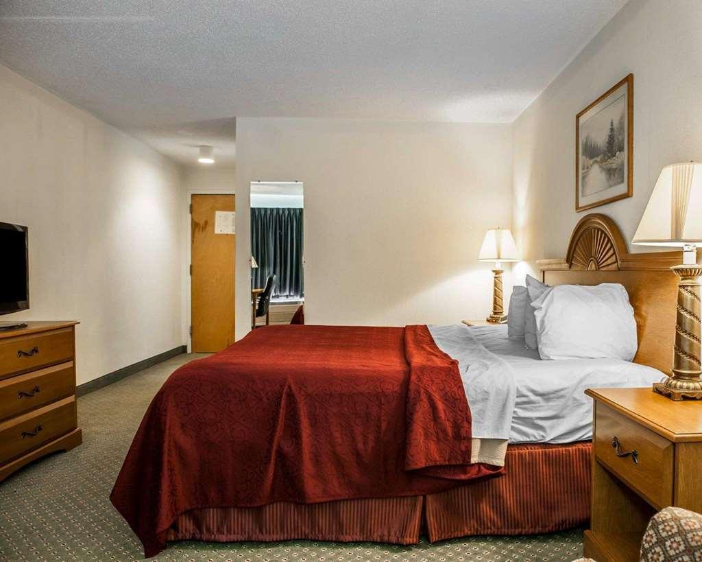 Quality Inn Rochester South Room photo