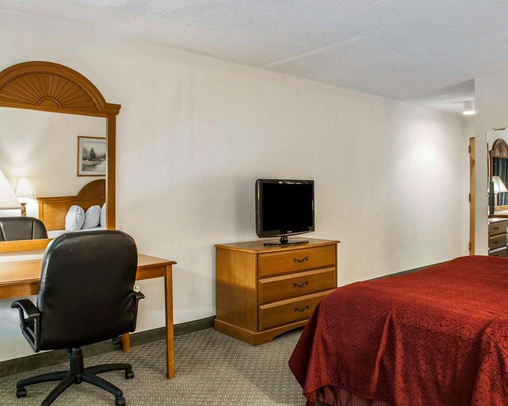 Quality Inn Rochester South Room photo